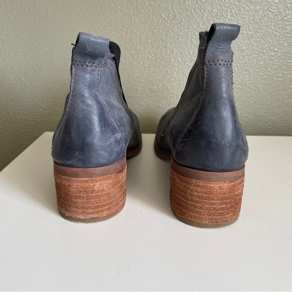 Korks Ease Tea Chelsea Booties- 7M - Picture 4 of 9